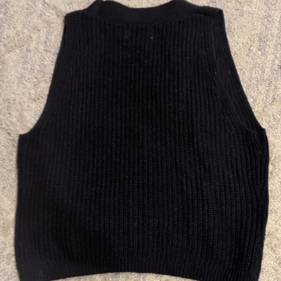 Universal Thread Black V-Neck Sweater Vest - Picture 4 of 6